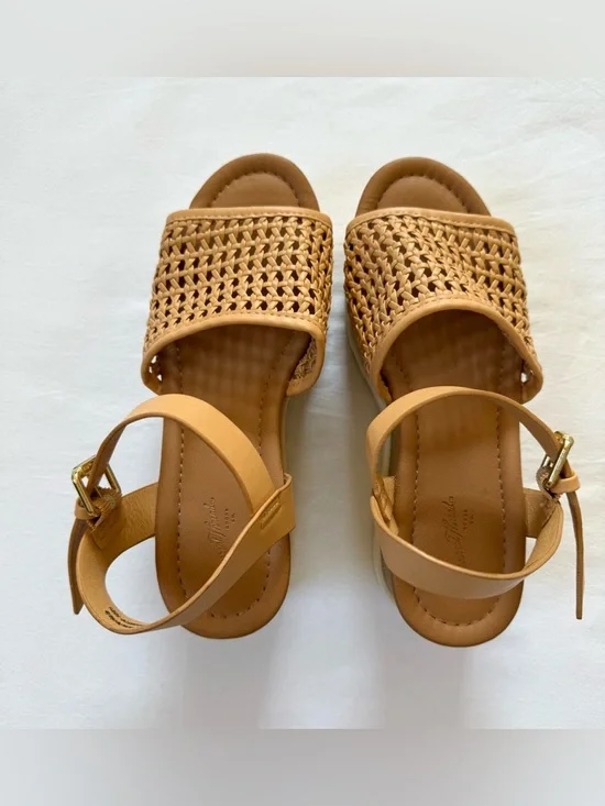 Universal Thread Women’s Alba Platform Sandals - Picture 2 of 10